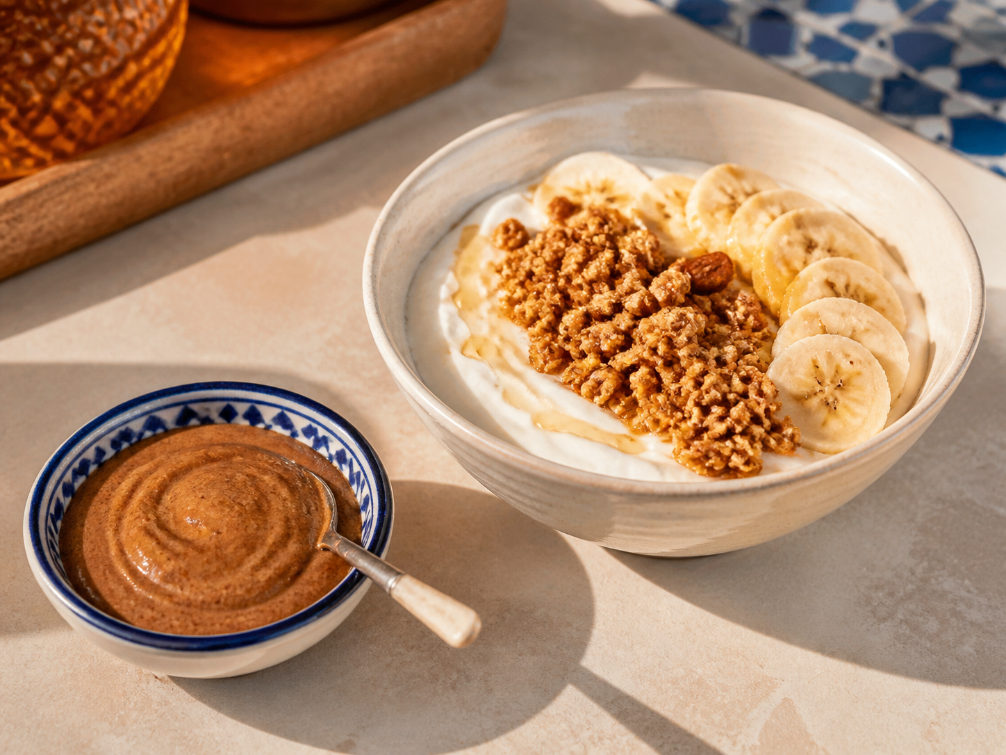 Bowl au yaourt, banane, amlou et granola